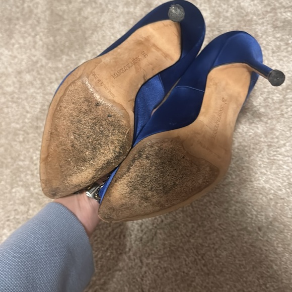 Manolo Blahnik Hangisi - Picture 2 of 4